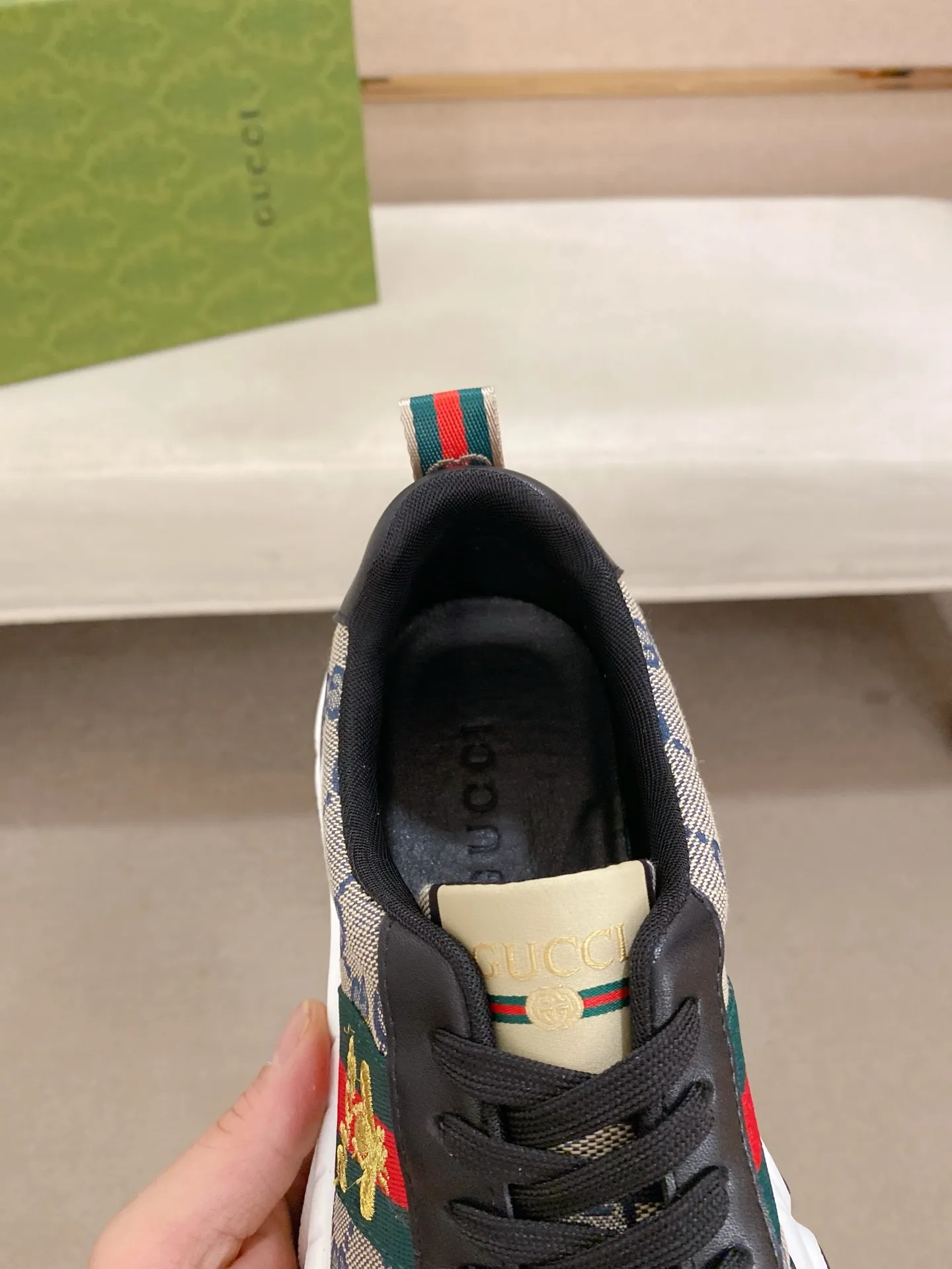 Men's shoes 💰 442 💰 High-quality new GUCCI counters are on the market at the same time. The new men's shoes, 😘fabrics are selected imported cowhide, lining: mesh breathable lining. 👍🏿 High-end ☄️ air-cushion molded anti-slip rubber outsole, exquisite lines, simple and elegant, comfortable and high-end for leisure travel. Code number: 38 to 44 (45 can be customized and cannot be returned or exchanged)